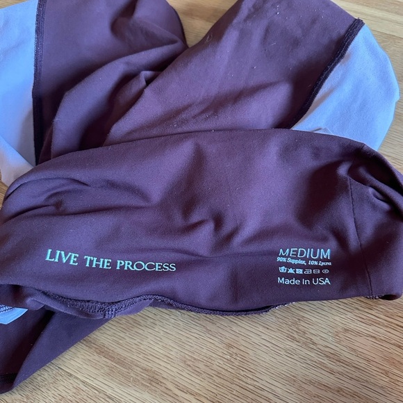 Live the Process Purple Striped Leggings Size Medium - Picture 3 of 3
